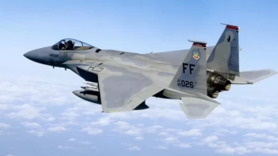 Yunanistan'a ait savaş uçağı İyon Denizi'ne düştü