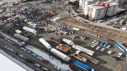 Ankaralılardan deprem bölgesine 500 tır yardım