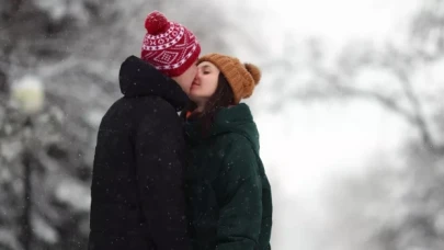 Çin'de 'öpüşme cihazı' icat edildi