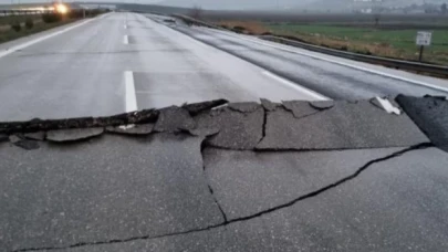 Depremde zarar gören TAG Otoyolu onarılıyor