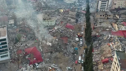 Depremin ilk anları polis telsizinde: 'Dükkanlar yanıyor, patlamalar oluyor, durumlar iyi değil'