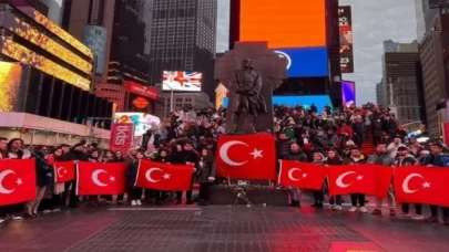 Depremzedeler New York’ta böyle anıldı