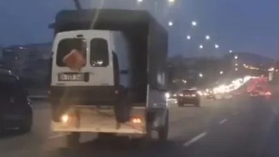 FSM Köprüsü’nde kamyonetin kasasında araç taşıdı