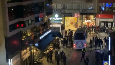 Kadıköy'de Kızılay'ı protesto eden TİP üyeleri gözaltına alındı