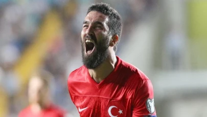 Arda Turan'a, Türkiye-Hırvatistan maçı öncesi ödül