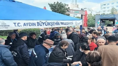 Aydın Büyükşehir Belediyesi Berat Kandili’nde Binlerce Vatandaşa Helva Hayrında Bulundu