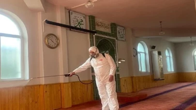 Bayraklı’nın camileri dezenfekte ediliyor