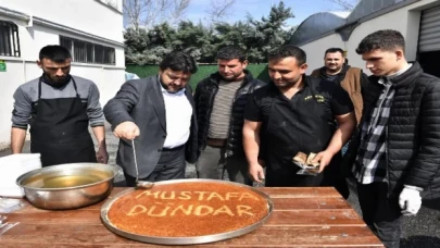 Bursa’ya göç eden depremzede vatandaştan künefeli teşekkür