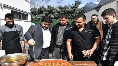 Depremzede vatandaştan künefeli teşekkür