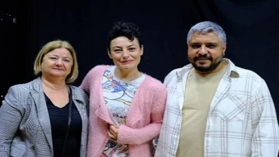 Gerçek Yaşamdan Bir Oyun: Düğün Şarkıcısı