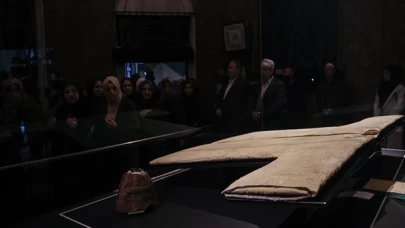 Hırka-i Şerif ziyarete açıldı