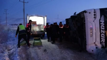Kontrolden çıkan yolcu otobüsü devrildi: 1 ölü, 25 yaralı