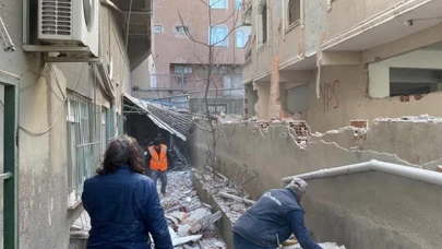 Küçükçekmece’de bir binada yıkım sırasında çökme