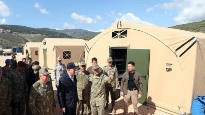 Milli Savunma Bakanı Akar, NATO’nun Türkiye’ye 4 bin kişilik çadır daha göndereceğini açıkladı