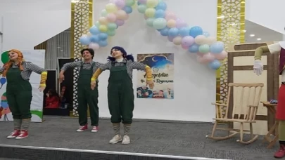 Nevşehir Belediyesi Şehir Tiyatrosu oyuncuları, 'Pinokyo’ adlı oyunlarını bu kez depremzede, yetim ve öksüz çocuklar için sahneledi