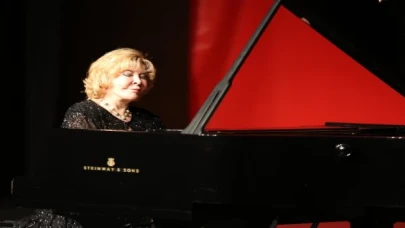 Piyanonun yıldızları Bursa’da depremzedeler için sahnede