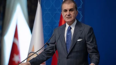 AK Parti Sözcüsü Çelik: Cumhurbaşkanı'mızı nefret diliyle hedef alanları kınıyoruz