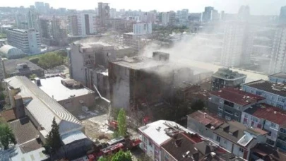 Akit Medya Grubu’nun da bulunduğu binadaki yangını söndürme çalışmaları devam ediyor