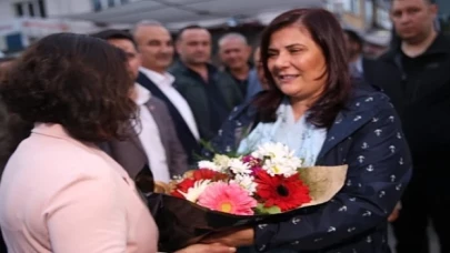 Aydın Büyükşehir Belediyesi, Ramazan ayı boyunca kentin farklı noktalarında düzenlediği iftar programlarıyla vatandaşları aynı sofrada buluşturmaya devam ediyor.