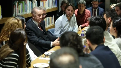 Cumhurbaşkanı Erdoğan, Üsküdar'da gençlerle sohbet etti
