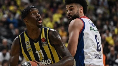 Euroleague'deki Türk derbisini Fenerbahçe Beko kazandı, Anadolu Efes havlu attı