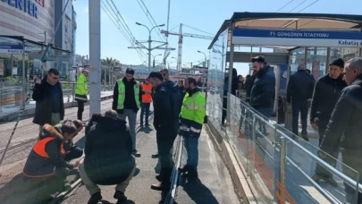 Güngören'de tramvay raydan çıktı