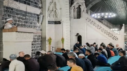 İlahiyatçı Mehmet Emin Ay Diyarbakırlılarla buluştu