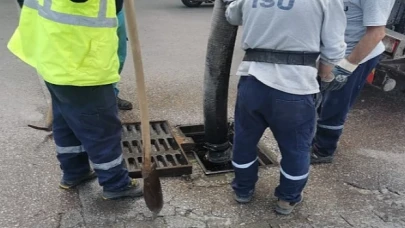 İSU, Yağmur Öncesi Mazgal ve Izgara Temizlikleri Yapıyor