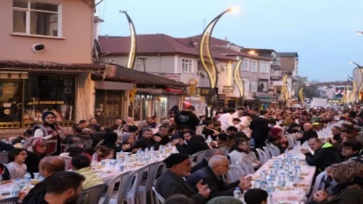 İzmit’in halk iftarına Kuruçeşmeliler akın etti