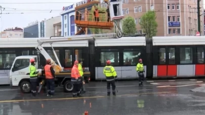 Kabataş-Bağcılar hattında kopan tel seferleri aksattı