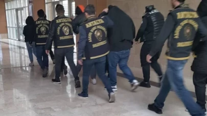 Kredi vaadiyle 97 emekliyi 8 milyon lira dolandıran 1’i avukat 12 kişi tutuklandı