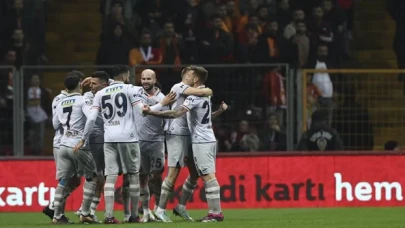Maç sonucu: Galatasaray 2-3 Başakşehir