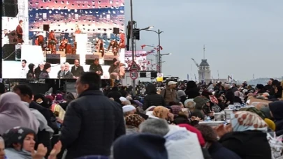 Yılın En Büyük İftar Sofrası Üsküdar’da Bu Kez Depremzedeler İçin Kuruldu
