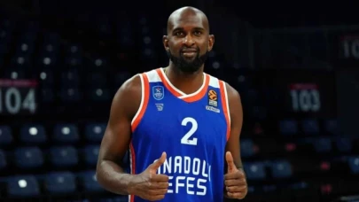 Anadolu Efes'in yıldızı Chris Singleton kalp krizi geçirdi