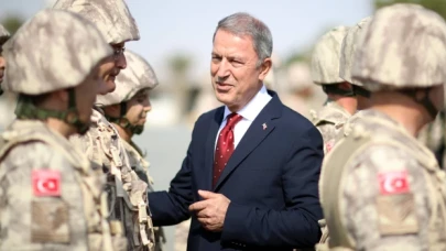 Bakan Akar: Kendine güvenen varsa yasa dışı geçişi denesin