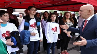 Başkan Altınok Atatürk’ü Andı, Gençleri Tebrik Etti