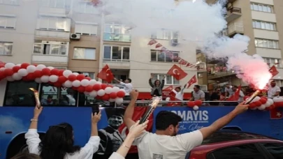Bayraklı 'Atatürk’te’ birleşti - Sokak sokak 19 Mayıs coşkusu!