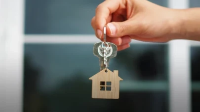 “Bekâra ev yok” ilanına 90 bin TL ceza