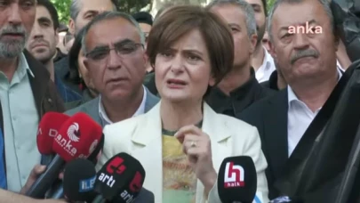 Canan Kaftancıoğlu, AK Parti İstanbul İl Başkanlığı önüne siyah çelenk bıraktı