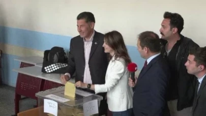 Cumhurbaşkanı adayı Sinan Oğan, oyunu kullandı