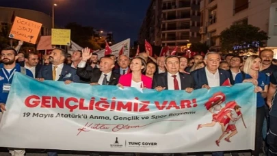İzmir’de 19 Mayıs coşkusu meydanlara sığmadı