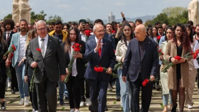 Kılıçdaroğlu: Gençlerle birlikte Anıtkabir'deyiz