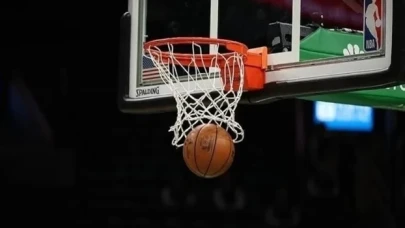 Lakers, Warriors'ı farklı yenerek seride 2-1 öne geçti