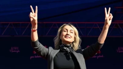 Soylu: CHP'nin Van mitingine İmamoğlu hanımıyla katıldı, PKK'nın yaptığı zafer işaretini yaptılar