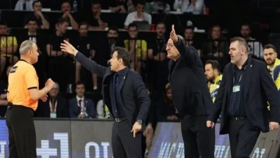 Anadolu Efes - Fenerbahçe Beko maçındaki hakemler için resmi karar