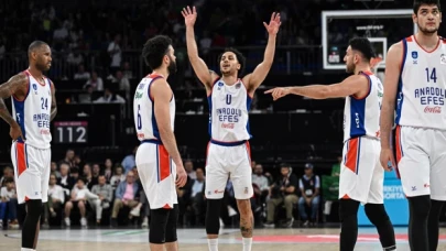 Anadolu Efes, final serisinde durumu 2-0'a getirdi