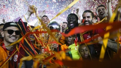 Bafetimbi Gomis, Galatasaray'dan ayrıldığını duyurdu