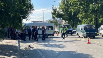 Bursa'da işçi servisi otobüsle çarpıştı: 1 kişi öldü, 9 kişi yaralandı