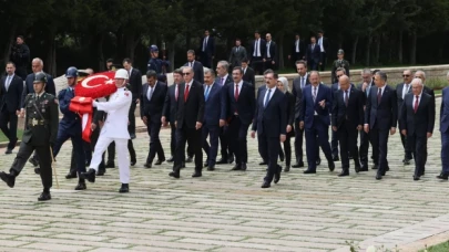 Cumhurbaşkanı Erdoğan ve bakanlardan Anıtkabir'e ziyaret