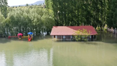Kılıçkaya Barajı taştı, sosyal tesisleri su bastı